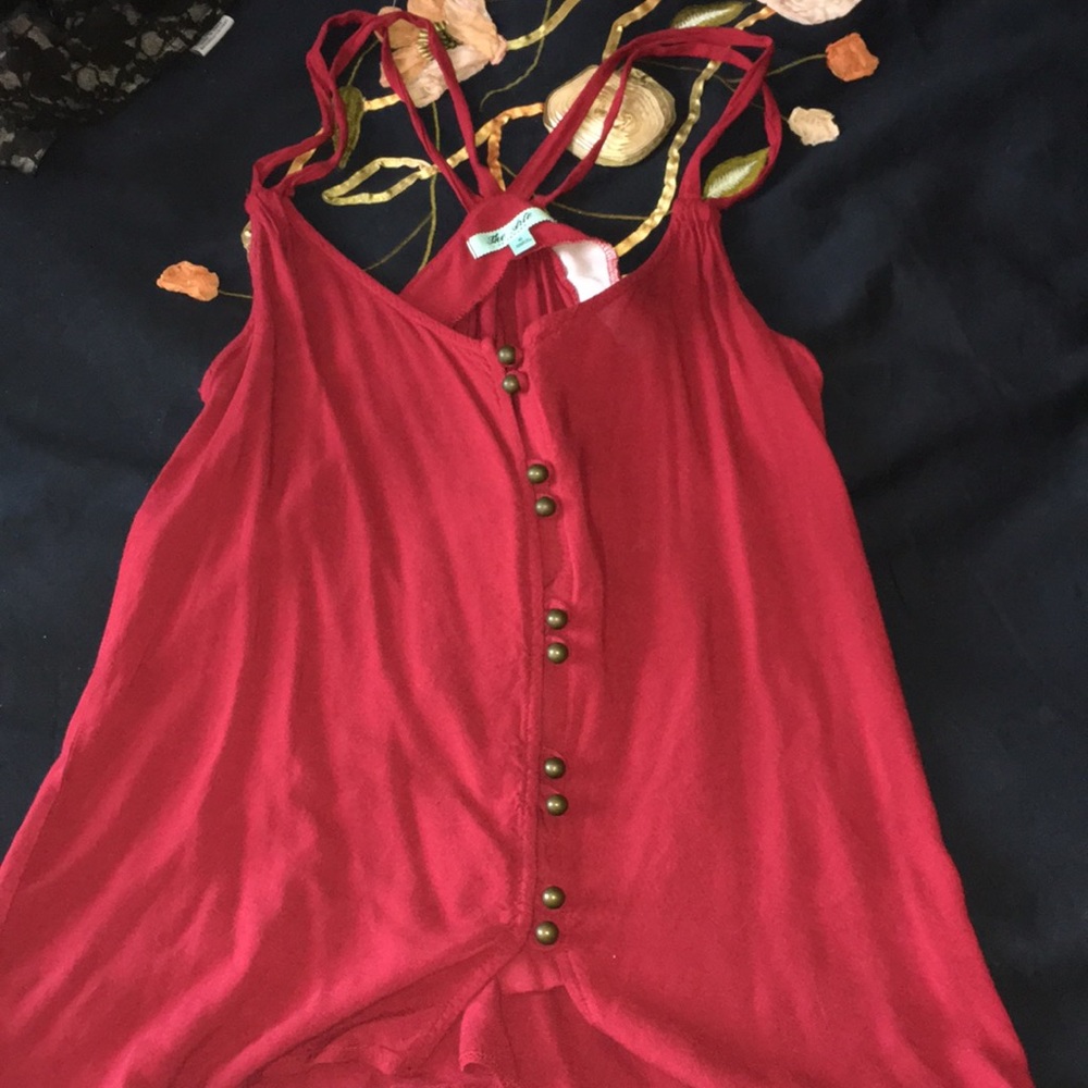 Red tank - Picture 2 of 5